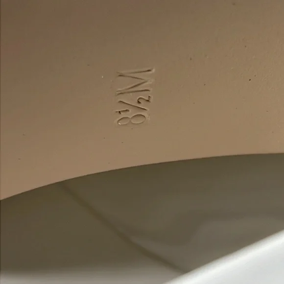 GUESS - White 1-1/2" Platform Cushioned Logo Byra Square Toe Block Heel Size - Picture 12 of 13